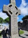 Ce cimetière est réputé pour posséder la croix celtique la plus haute d