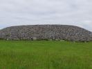 Au centre du site, le Listoghil est un cairn de 31 m de diamètre qui cache un dolmen gigantesque. Il daterait de 3500 av. J.C.