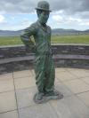 Voici la statue que les habitants de Waterville ont édifiée à Charlie Chaplin