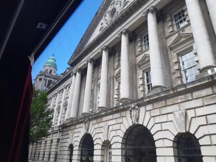 The Belfast City Hall est l