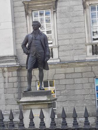Statue de Edmond Burke (1729-1797) Homme politique et philosophe irlandais devant le Trinity College