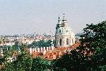 Vue sur la ville de Prague depuis les jardins du château
