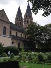 Enfin, on aperçoit l&rsquo;église de loin