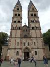 Et enfin on arrive sur le parvis de l&rsquo;église