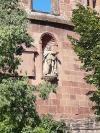 Niche ornée d&rsquo;une statue d&rsquo;un des illustres occupants du lieu