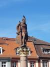 Statue d’Hercule sur la place de la mairie