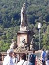 Le pont est orné de plusieurs sculptures. Ici le prince-électeur Charles Théodore de Bavière