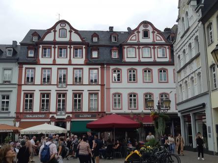 Grande place très populaire : Jesuitenplatz