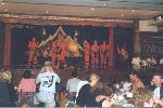 Diner au Kantoke, spectacle de danses villageoises traditionnelles :la danse des tambours de la victoire