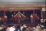 Diner au Kantoke, spectacle de danses villageoises traditionnelles :la danse Fon Tee