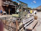 Le general store avec un vieux chariot devant