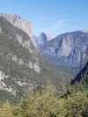 Dans la vallée de Yosemite, les montagnes sont gigantesques.